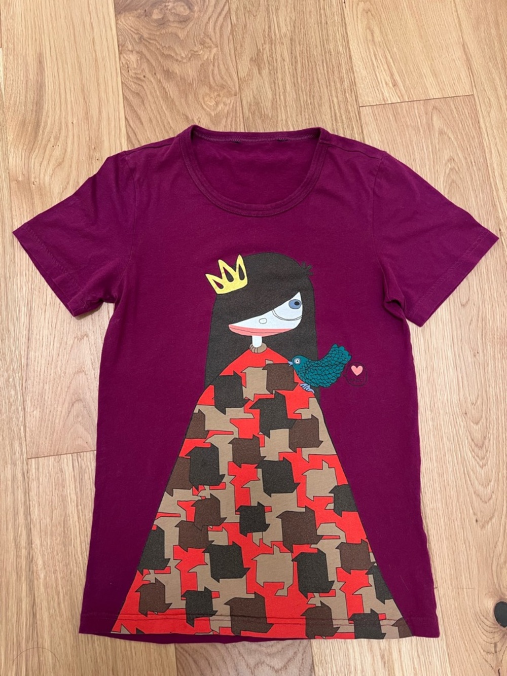 Marc By Marc Jacobs Purple Graphic Tee with Crown Princess Print size XS